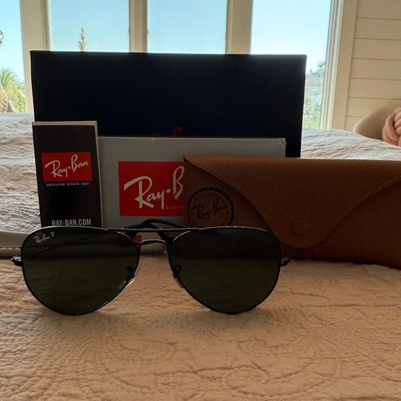 Ray-Ban polarized Aviator sunglasses new in box - Picture 1 of 16